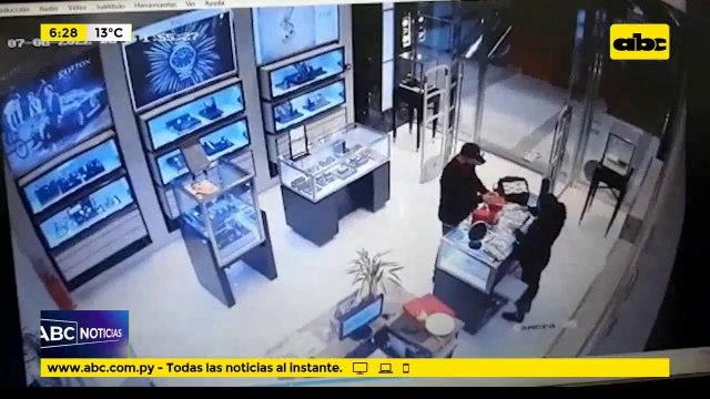 Hombre hurtó reloj de gran valor de una galería
