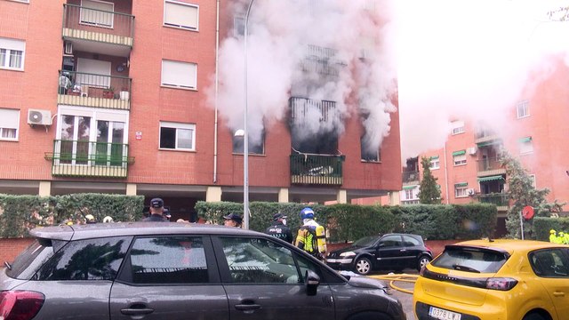 Un incendio en un bloque de pisos de Toledo deja atrapadas a varias personas en las plantas superiores