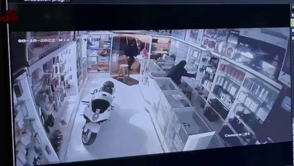 Hurtan local de venta de celulares en Salto.