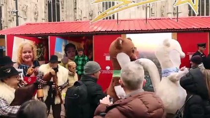 A Milano apre il mercatino di Natale in piazza Duomo