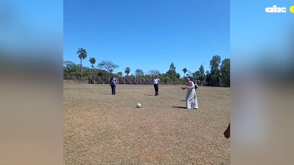 Monseñor Valenzuela Enseña Y Cree Que Desde Los 12 Pasos No Se Puede Fallar Un Penal.