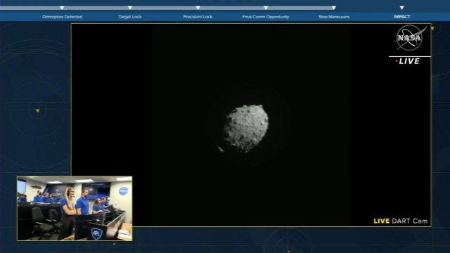 Vídeo De La Nave Espacial En La Misión Dart De La Nasa Estrellandose Contra Un Asteroide Con La Reacción De Los Miembros De La Nasa