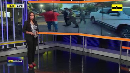 Llegada de autoridades a la casa Denis