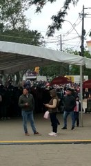 Numerosas Personas Van Ingresndo Para Ver La Final De Baloncesto Femenino