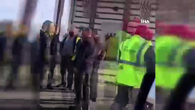 Silivri Botaş tesislerinde yangın ihbarı üzerine çok sayıda ekip bölgeye sevk edildi. Yangın nedeniyle tesislerin boşaltıldığı öğrenildi.