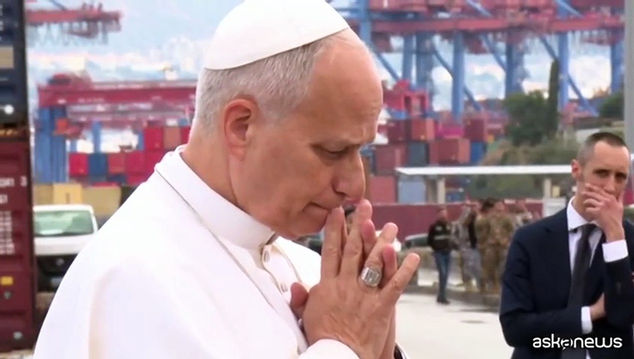 La preghiera di Papa Leone sul luogo dell'esplosione di Beirut