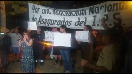 Manifestación De Asegurados Contra Proyecto De Ley De Arnaldo Samaniego Para Bicicletear Deudas