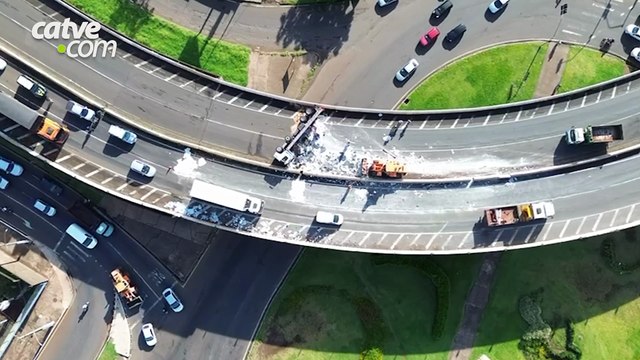 Tombamento de caminhão interdita a BR-376, no Contorno Norte de Maringá