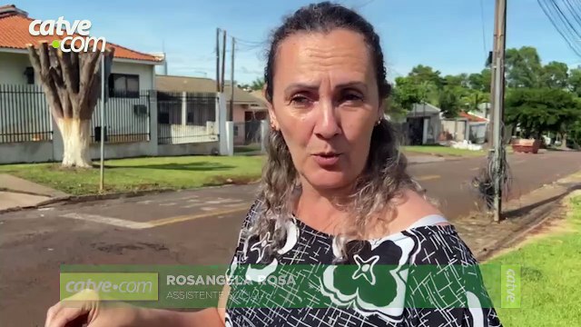 Bueiro que transbordou após fortes chuvas em Cascavel é sinalizado com cones e galhos de árvore