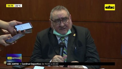 Escribanos piden renuncia de Fretes