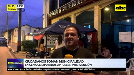 Ciudadanos toman municipalidad