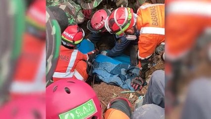 Rescate Con Vida Tras Sismo En Indonesia