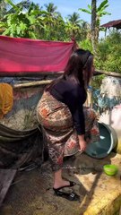 Ng1nt1p gadis desa di jamban