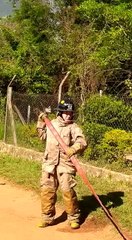 Ebrio atropella columna de ANDE en Itauguá y genera incendio