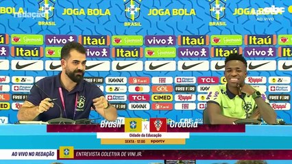 Un Gato Interrumpe La Rueda De Prensa De Vinicius Jr