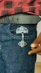 "جب جیب پر شک حد سے بڑھ جائے 🔐😂 جیب بھی لاک، بندہ بھی شاک!"