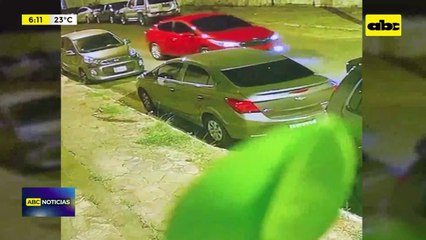 Rompieron la ventanilla de un auto y robaron