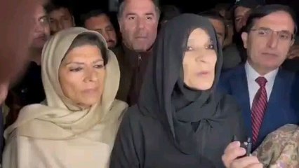 عمران خان نے حکم دیا ہے کہ سلمان اکرم راجہ اور حامد خان جو بھی امیدوار فائنل کریں تحریک انصاف متحد ہو کر حمایت کرے ۔ عظمیٰ خان