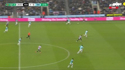 La asistencia de Miguel Almirón en la clasificación del Newcastle a la final de la Copa de la Liga