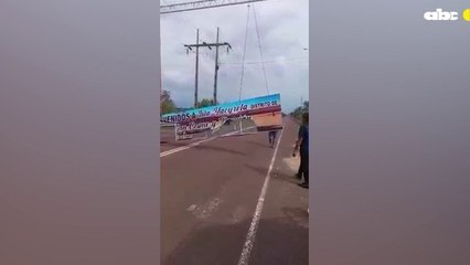 Video del retiro del cartel, publicado en la Fanpage de Facebook de la Municipalidad de Ayolas.