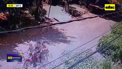 Detienen a pareja de motoasaltantes