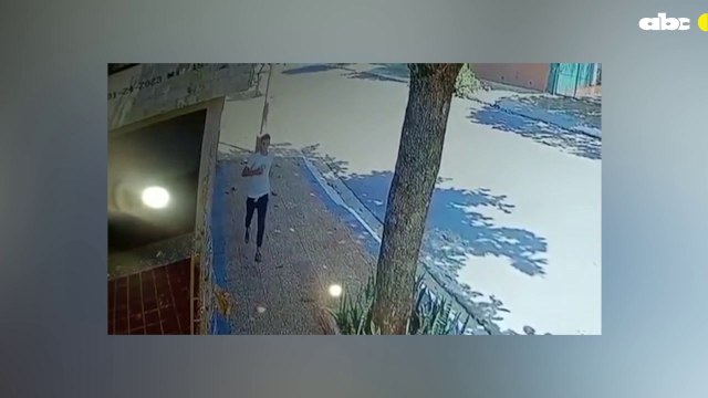 Circuito cerrado capta a ladron de retrovisores