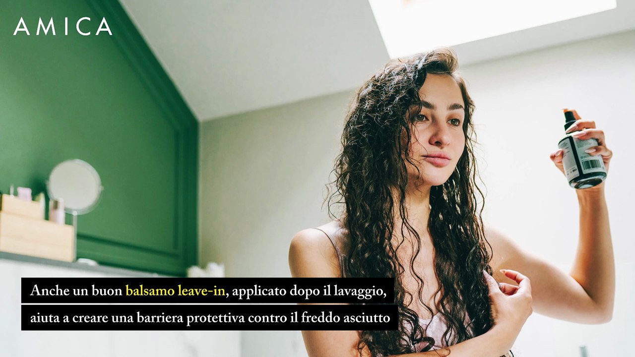 I capelli ricci odiano l'inverno: come proteggerli notte e giorno