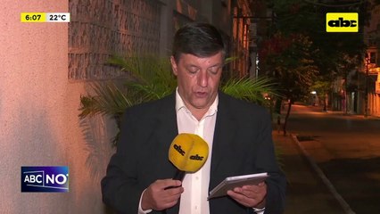 Auto chocó contra columna y se incendió