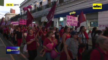 Video: mujeres marchan reivindicando derechos