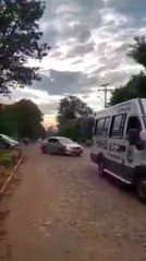 Estudiantes Usando Vehículo De La Comuna De Caapucú Según Denuncia