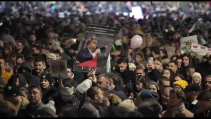 Proteste a Sofia, decine di migliaia in piazza contro il governo