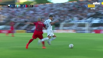 Momento de la lesión de Hugo Martínez en el Olimpia-Libertad