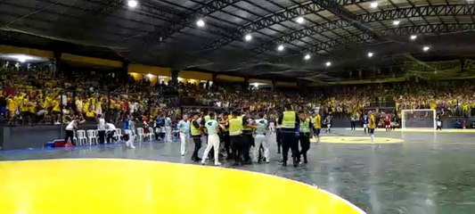 Disturbios y suspensión en final de fútbol de salón