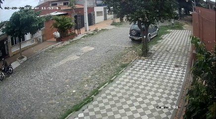 Video De Motoasaltantes Que Ingresan Hasta La Habitación De Una Vivienda Para Robar