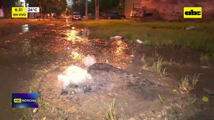 Video: cloaca a cielo abierto frente a la Agrupación Especializada