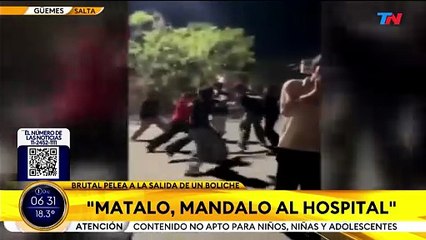VIDEO: ¡Mándalo al hospital! Fueron los gritos en una brutal pelea a la salida de un local (VIDEO)