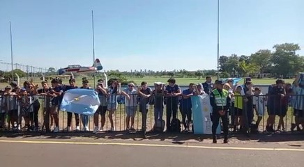 Aficionados esperan ver a la Selección Argentina que visita Paraguay