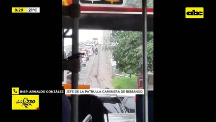 Video: Camión descompuesto ocasiona atasco en puente Remanso