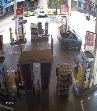 Bus sin frenos provoca accidente