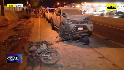 Video: Un motociclista murió tras ser arrollado por camioneta