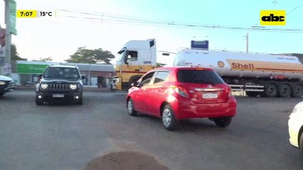 Video: Semáforo sin funcionar genera caos vehicular