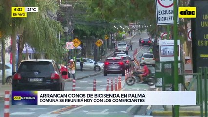 Video: Arrancan bolardos de la bicisenda