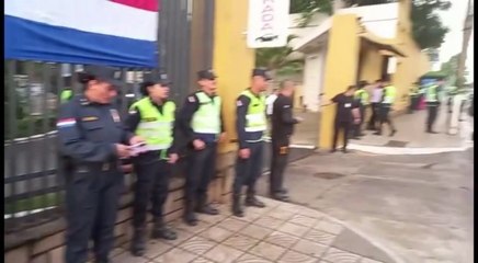 Abroquelan La Sede Central Del Tribunal Superior De Justicia Electoral Ante Manifestación De Seguidores De Paraguayo Cubas