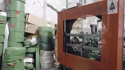 En la fábrica trabajan tres operarios y dos socios, dueños del lugar.