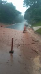 obra de ampliación de la ruta PY02 se inundan en Caacupé