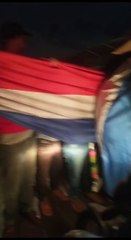 Protesta de exobreros de Itaipú en el puente de la Amistad