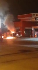 Así un auto se incendió en Fernando de la Mora