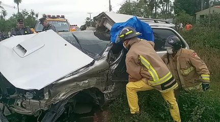 Graves Daños Materiales En Camioneta Afectada