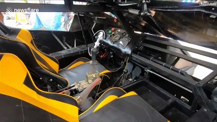 Ces jeunes vietnamiens ont construit une Batmobile