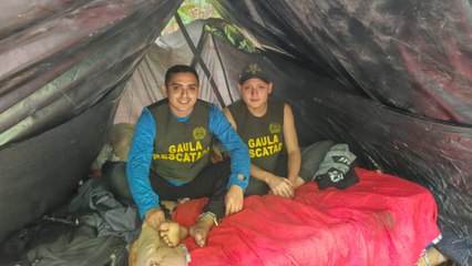 Primeras imágenes de Miguel Ayala y su mánager en libertad: estaban encadenados